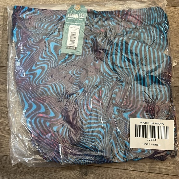 Earthbound Trading Co. Psychedelic Wave Craft Shorts, Blue, Small, NWT - Picture 7 of 8
